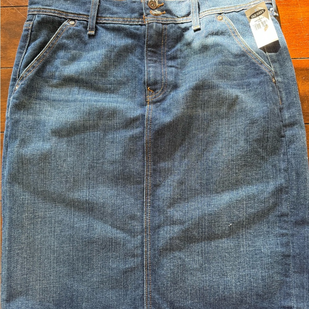 Women’s Denim Skirt, Old Navy Vintage style, New. Size 12.